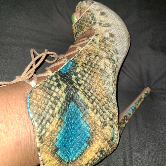 ZIGI SOHO SNAKE PRINT SHOES (SIZE 9) - Picture 4 of 8